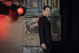 GASTSPIEL Yann Yuro • SHOW DOWN – Wettstreit der Magier